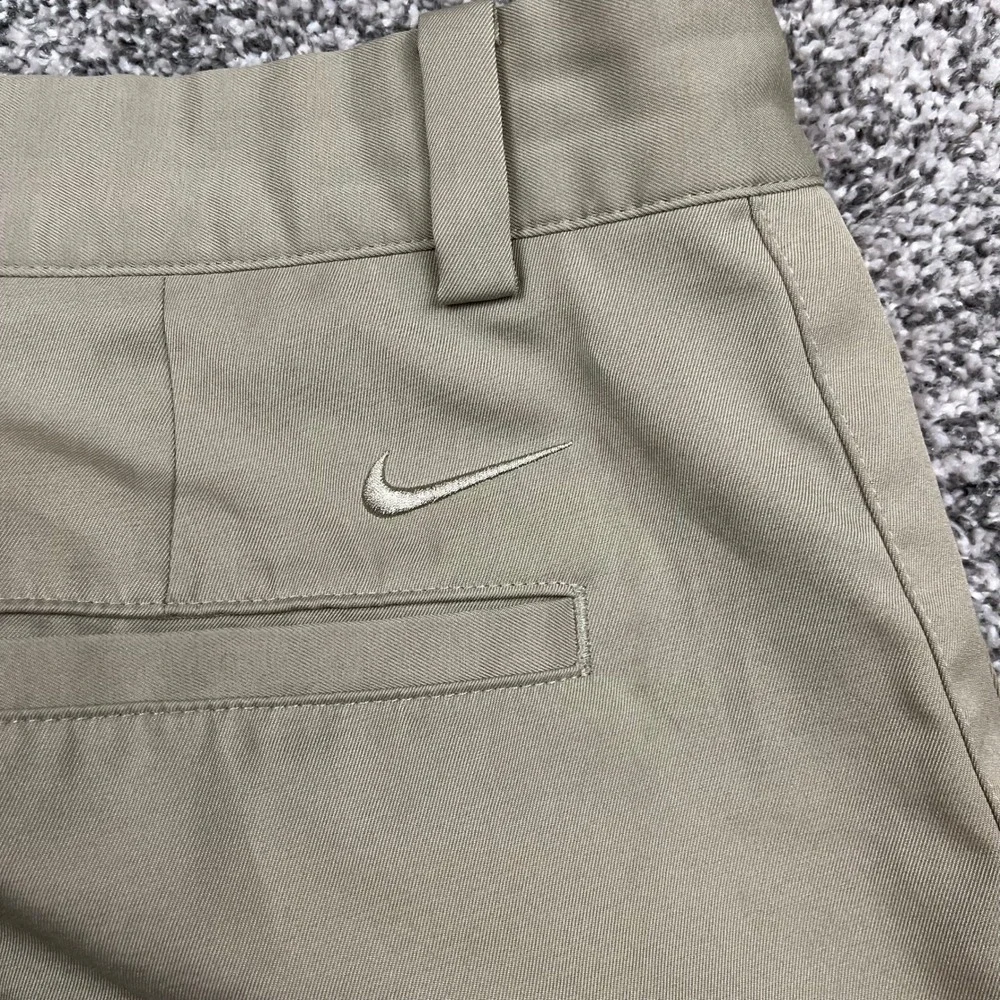 Nike Golf Dri Fit Mens 32X32 Tan Flat Front Chino Golf Pants Size Medium